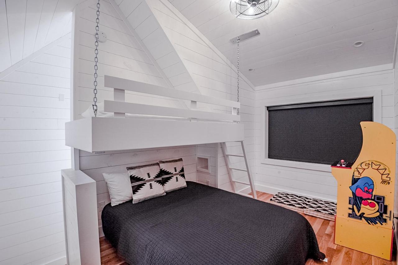 "The Barndo" 4Br Luxury Cabin, Hot Tub, Fire Pit, Bunks, Arcades, Playhouse! Broken Bow Exterior foto